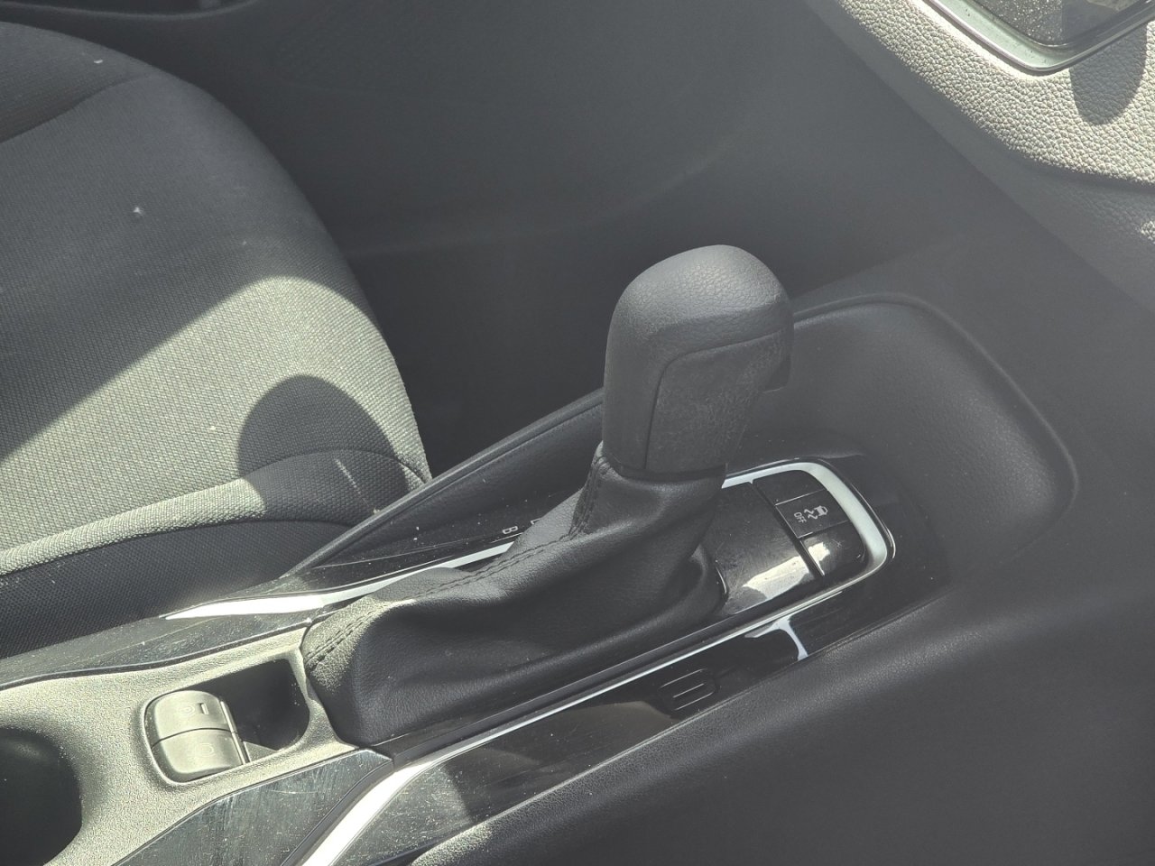 Used 2022 Toyota Corolla LE FWD image 14