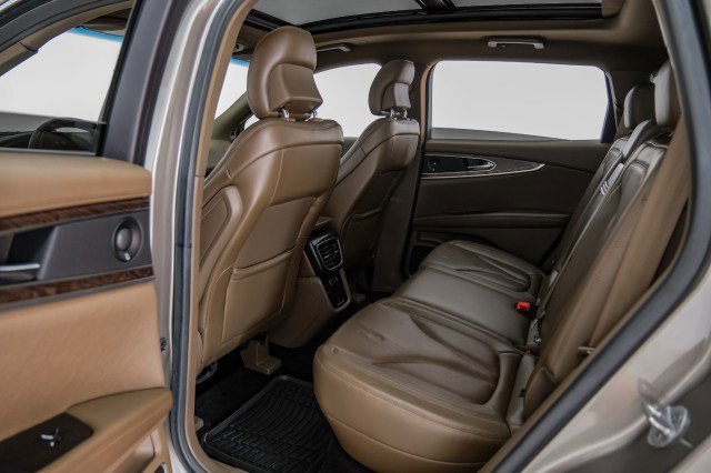 Used 2016 Lincoln MKX Reserve w/ Technology Package FWD image 39