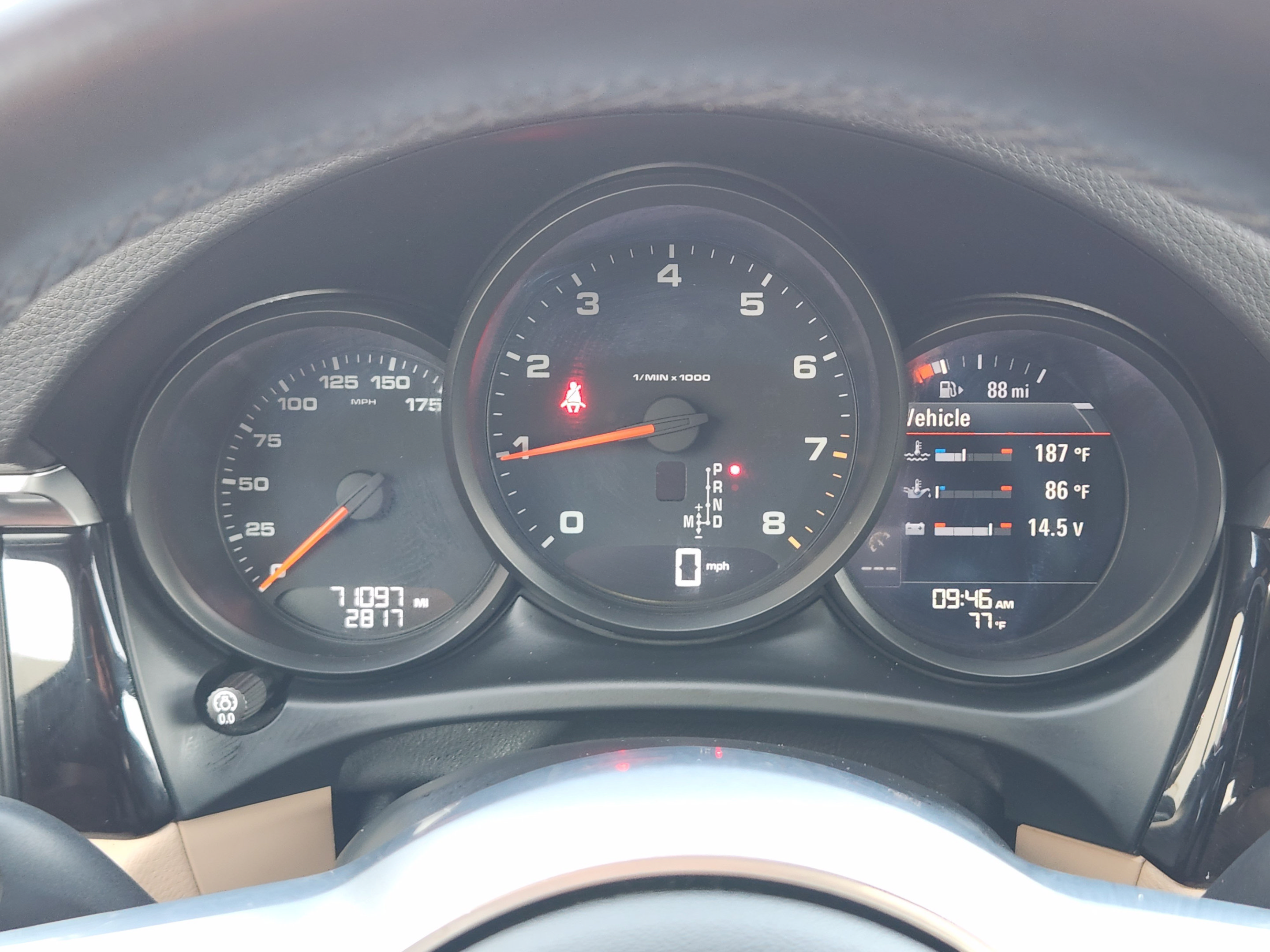 Used 2020 Porsche Macan AWD/4WD image 10