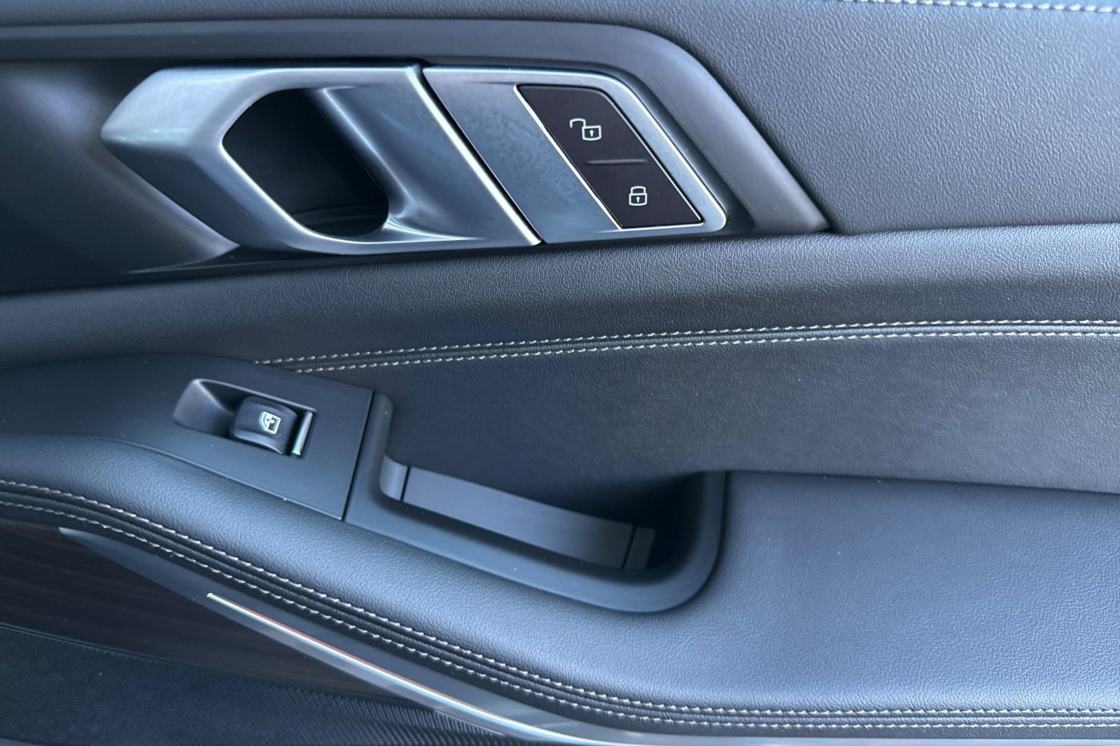 Certified 2024 BMW X5 xDrive50e w/ Parking Assistance Package image 21