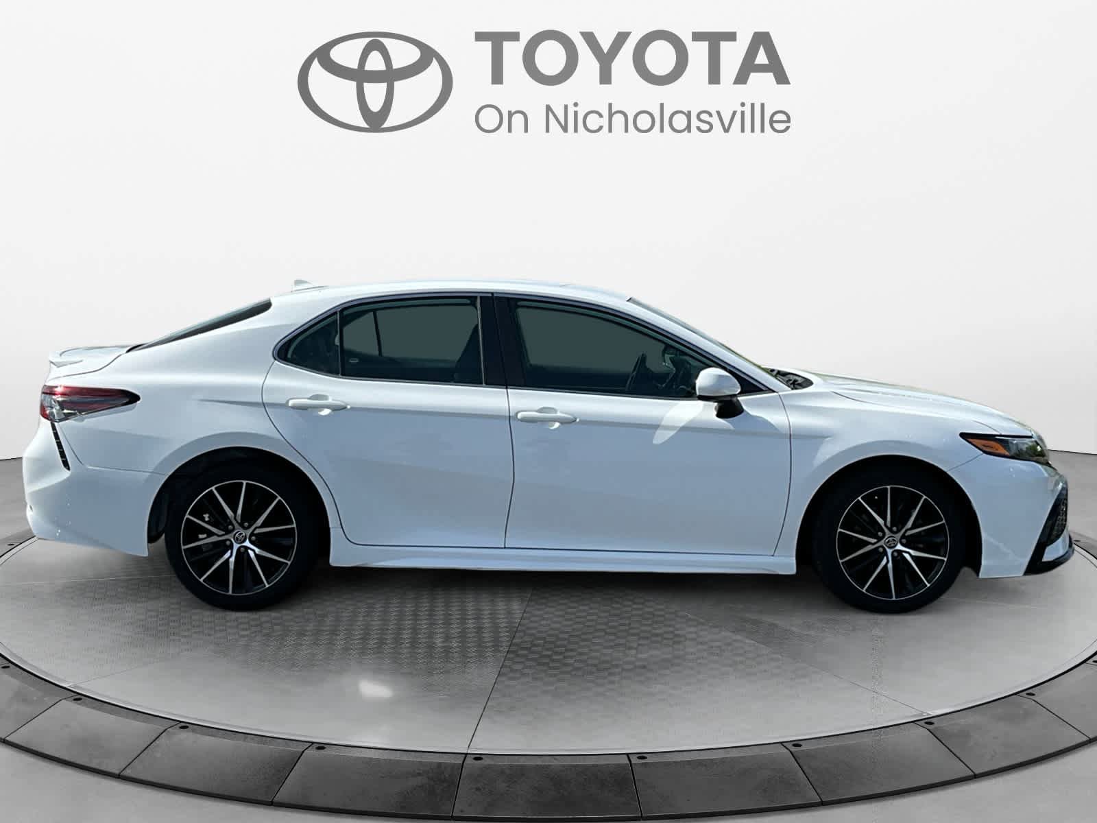 Used 2021 Toyota Camry SE FWD image 7
