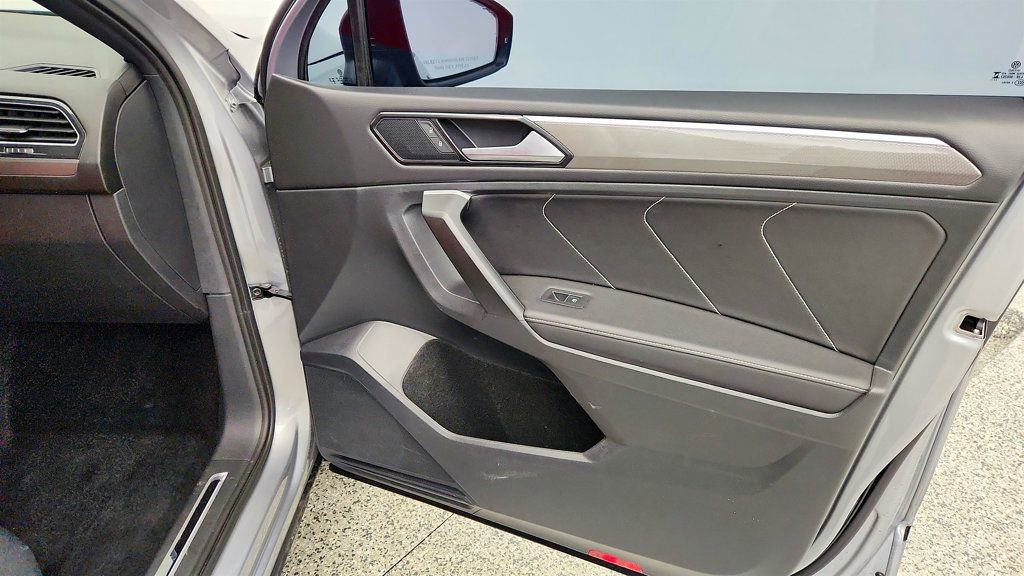 Used 2024 Volkswagen Tiguan SE R-Line image 24