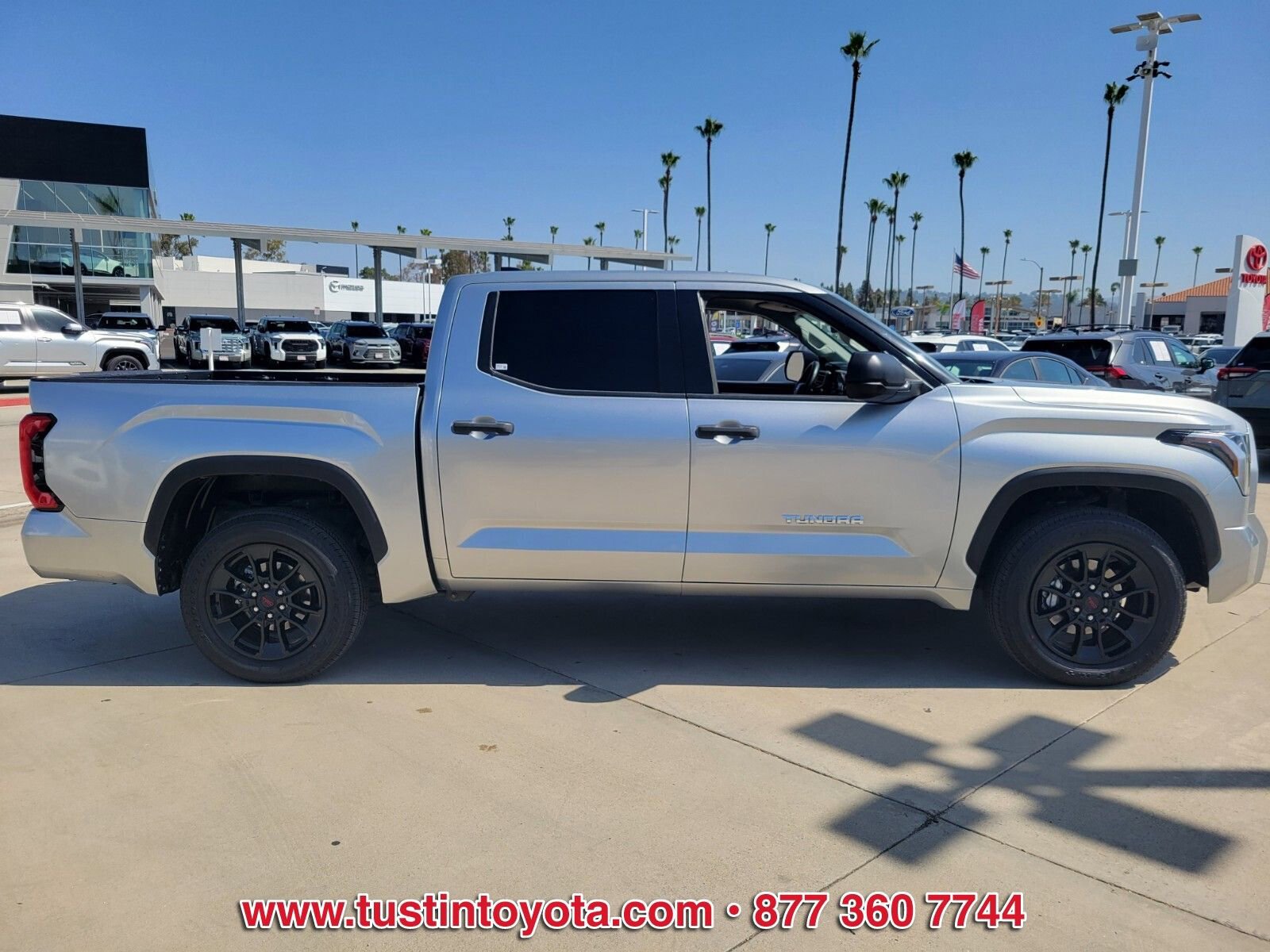 Used 2022 Toyota Tundra SR5 RWD image 3