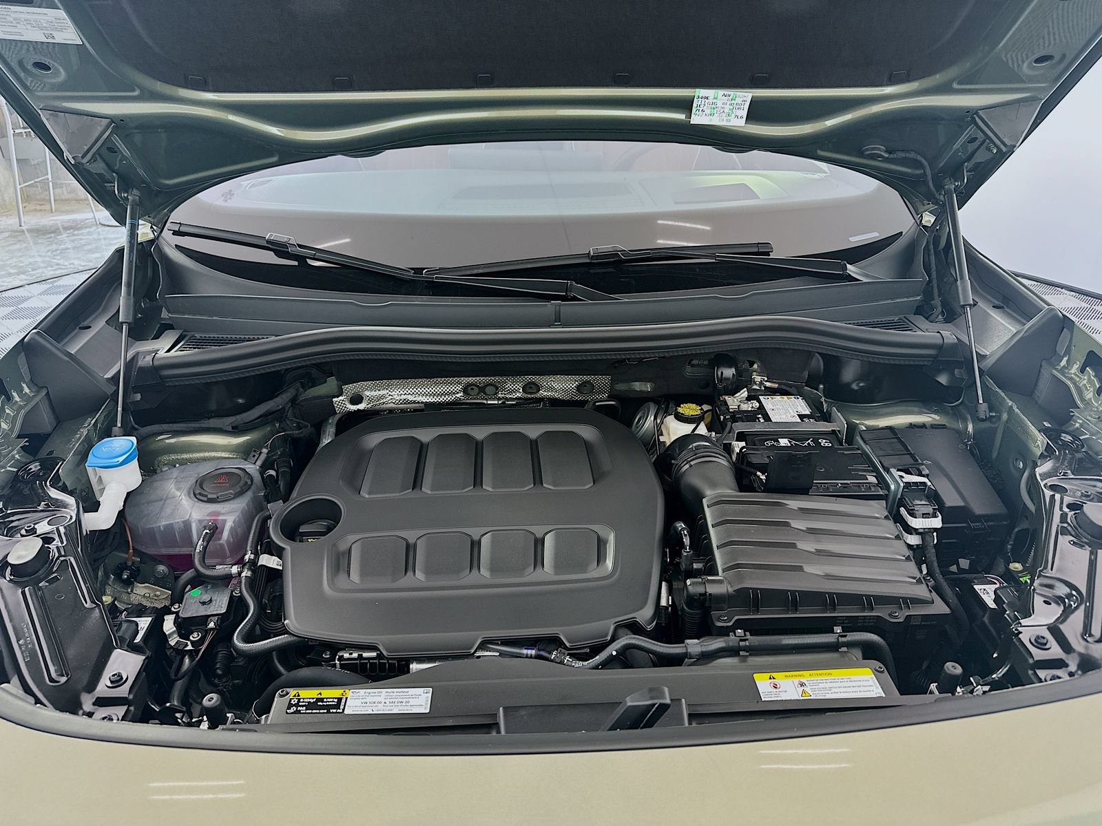 New 2026 Volkswagen Tiguan SEL R-Line AWD/4WD image 32