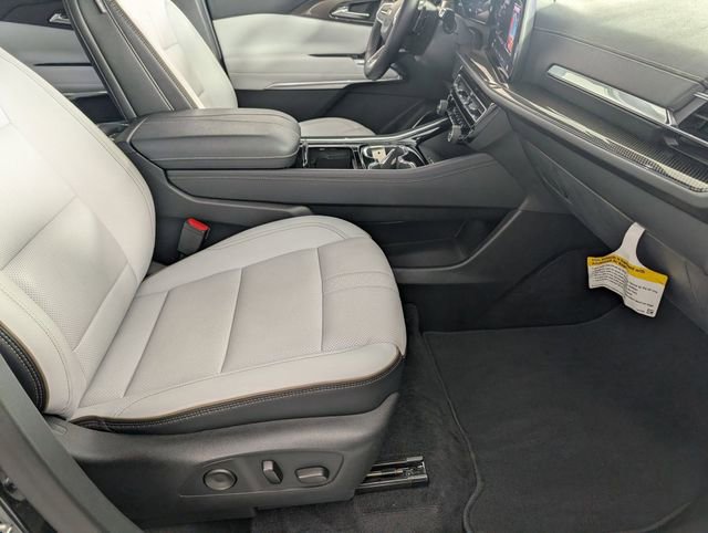 Used 2024 Chevrolet Traverse RS image 34