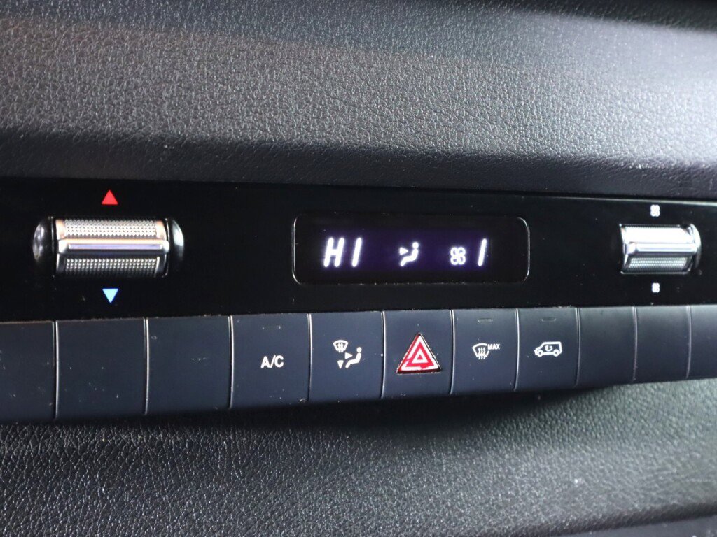 Used 2019 Mercedes-Benz Sprinter 144 image 18