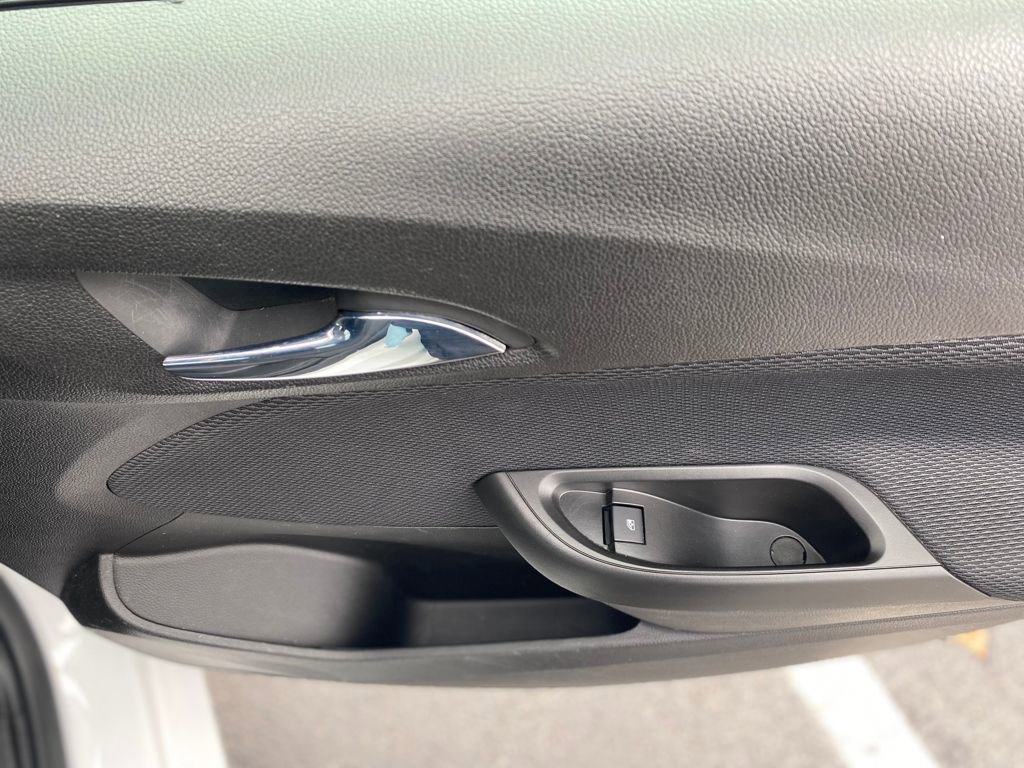 Used 2018 Chevrolet Cruze LT image 14