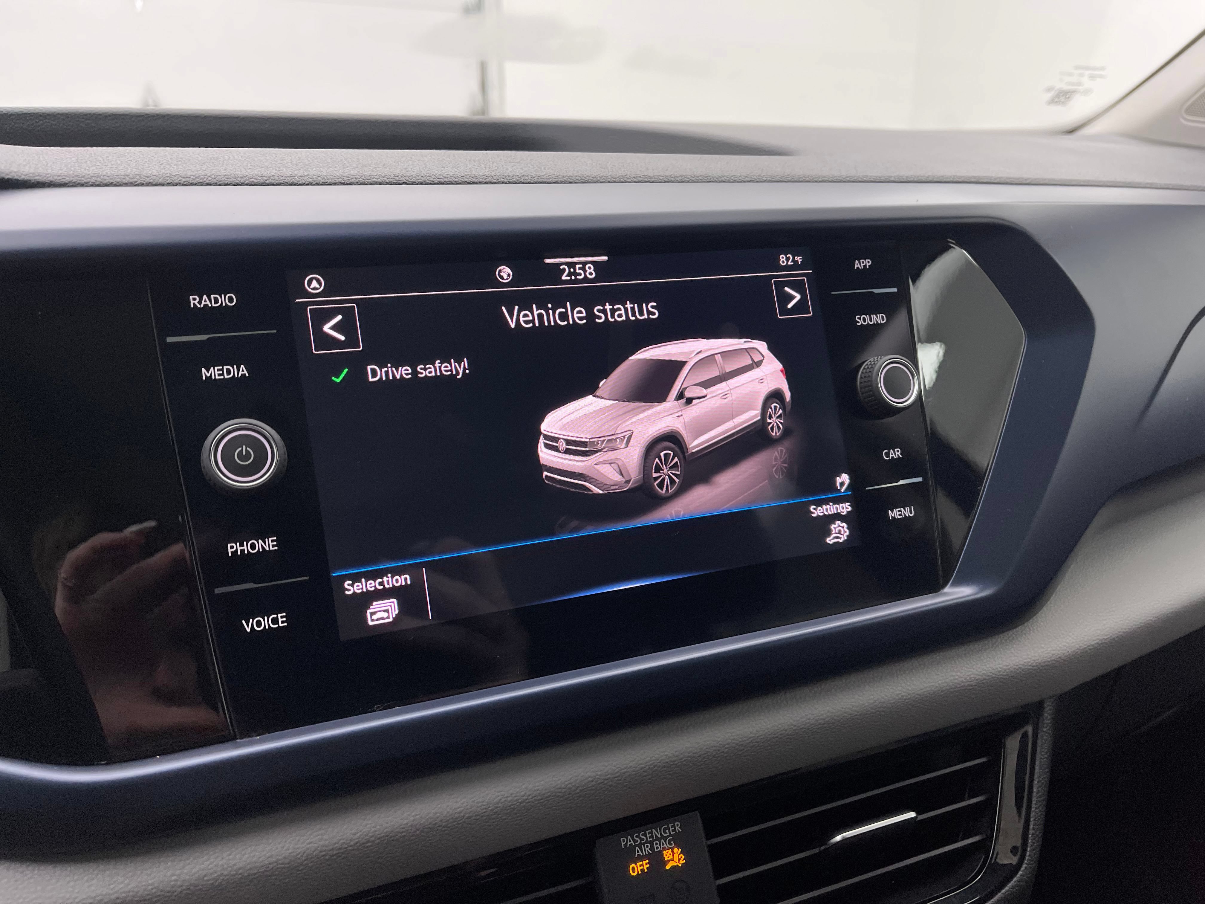 Used 2022 Volkswagen Taos SE w/ Panoramic Sunroof Package FWD image 25