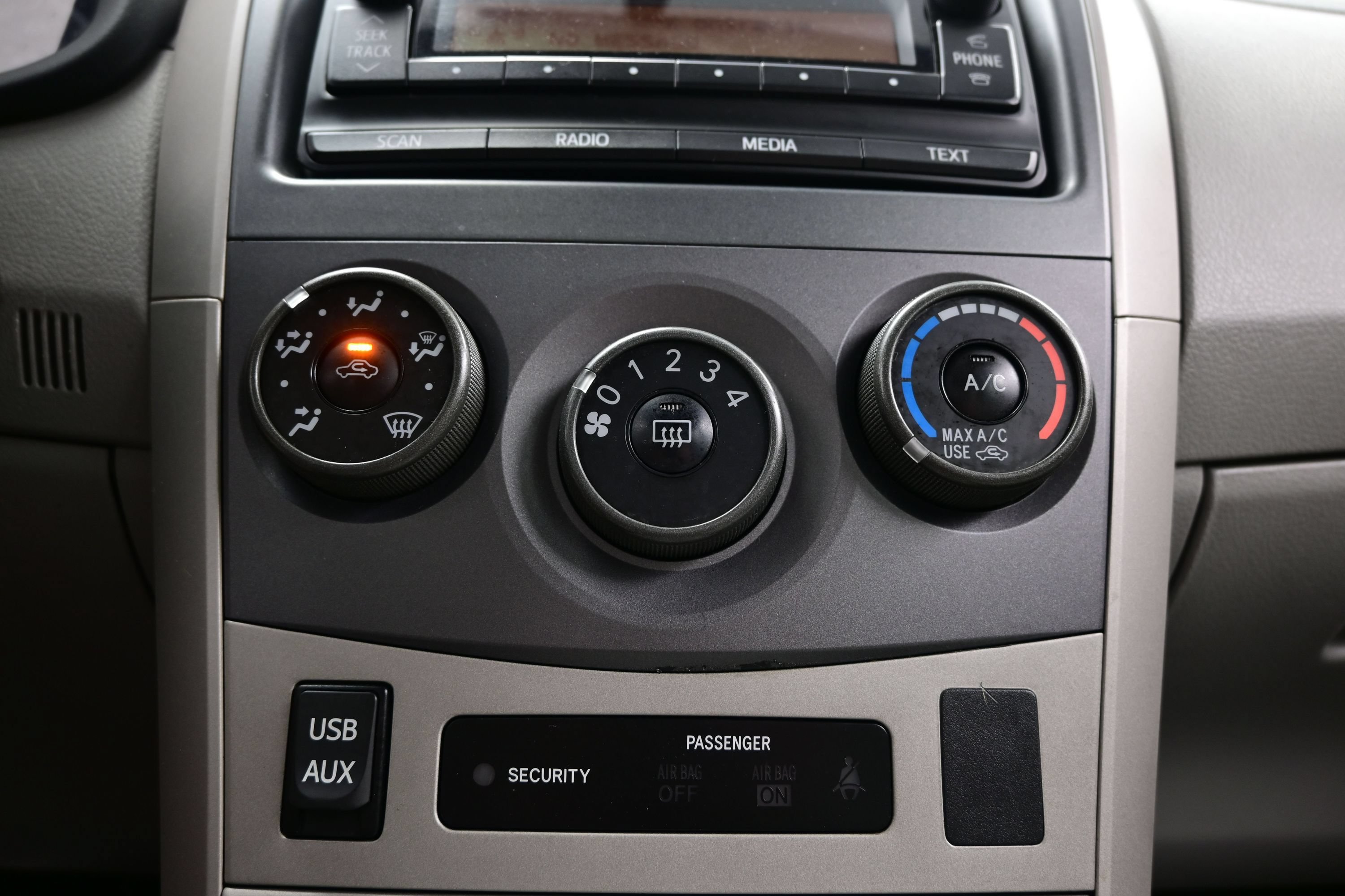 Used 2012 Toyota Corolla LE FWD image 16
