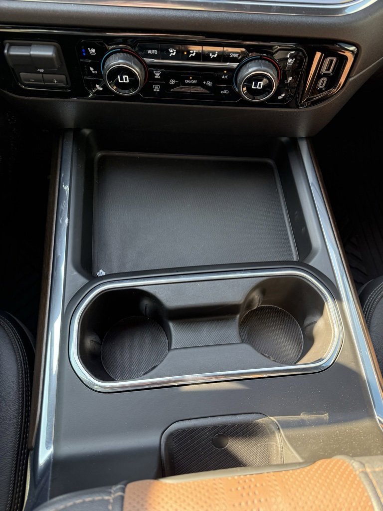 Used 2024 Chevrolet Silverado 3500 High Country w/ Technology Package image 15