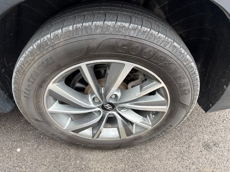 Used 2019 Hyundai Santa Fe AWD image 11