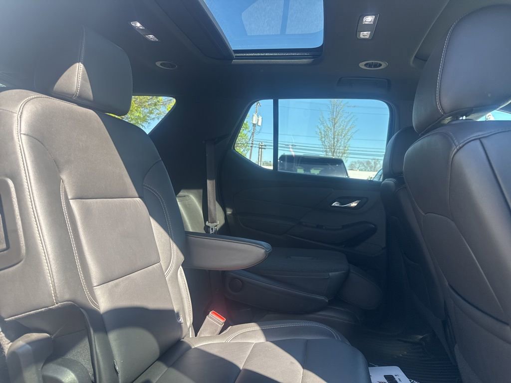 Used 2023 Chevrolet Traverse LT w/ LT Premium Package AWD/4WD image 13