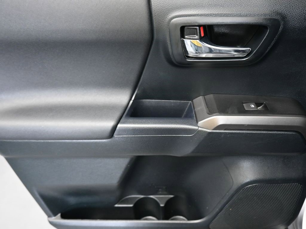 Used 2017 Toyota Tacoma TRD Sport image 28