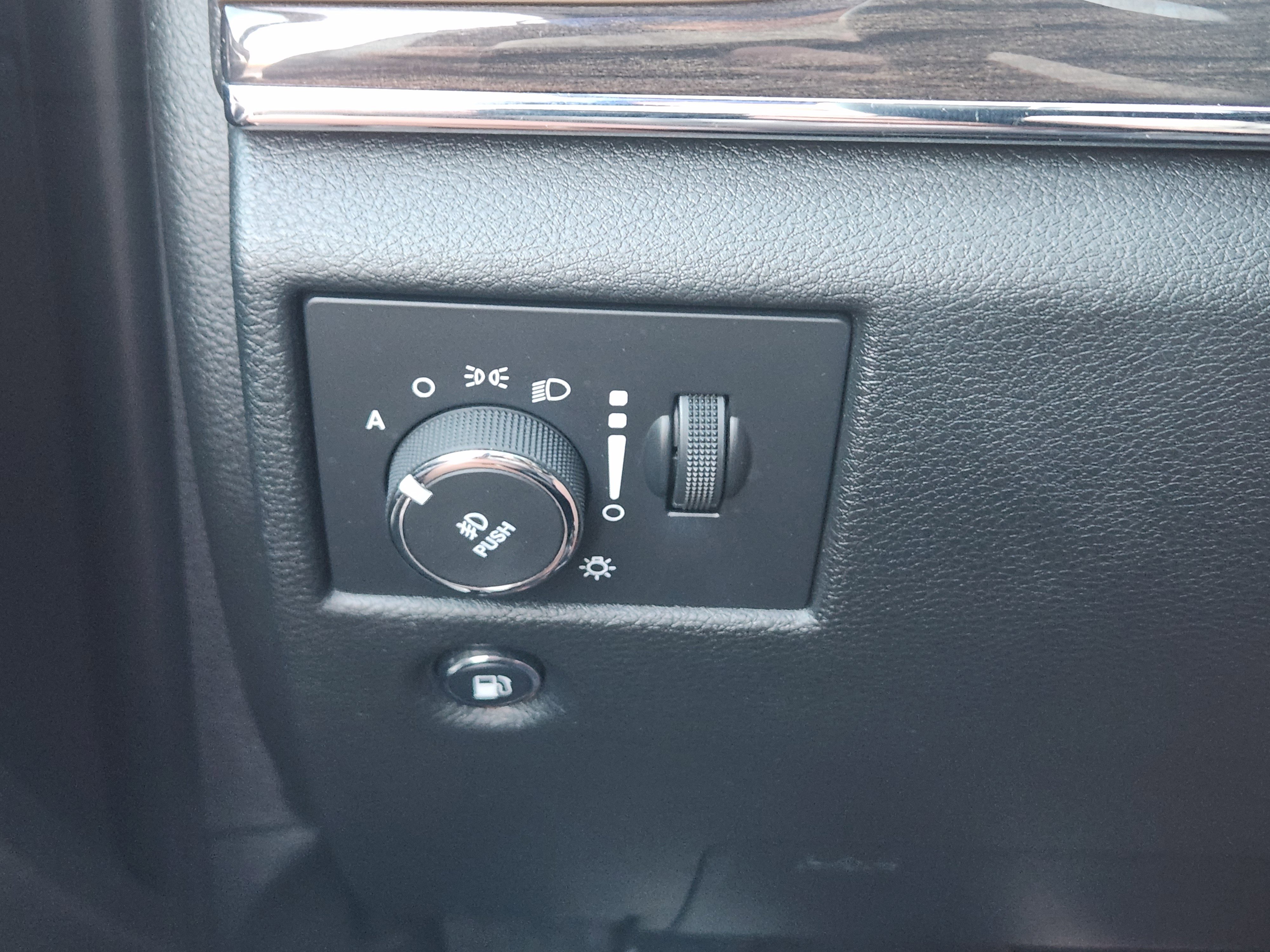 Used 2016 Jeep Grand Cherokee Overland image 20