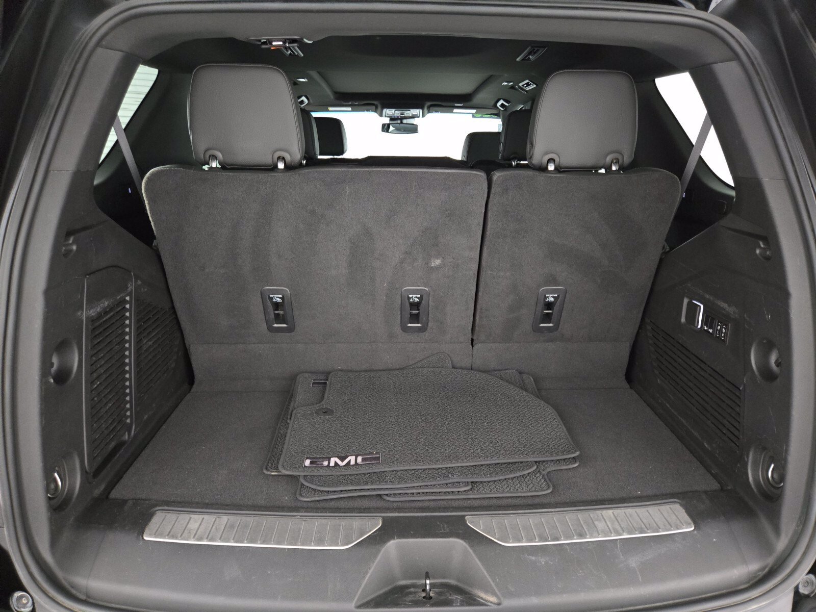 Used 2023 GMC Yukon Denali AWD/4WD image 17