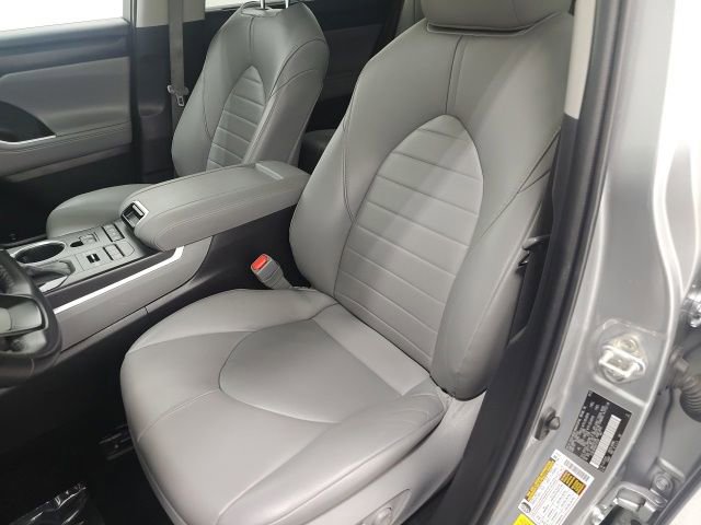 Used 2022 Toyota Highlander XLE image 15