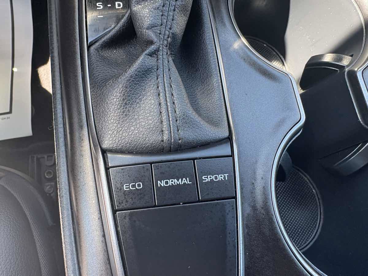 Used 2024 Toyota Camry SE image 31