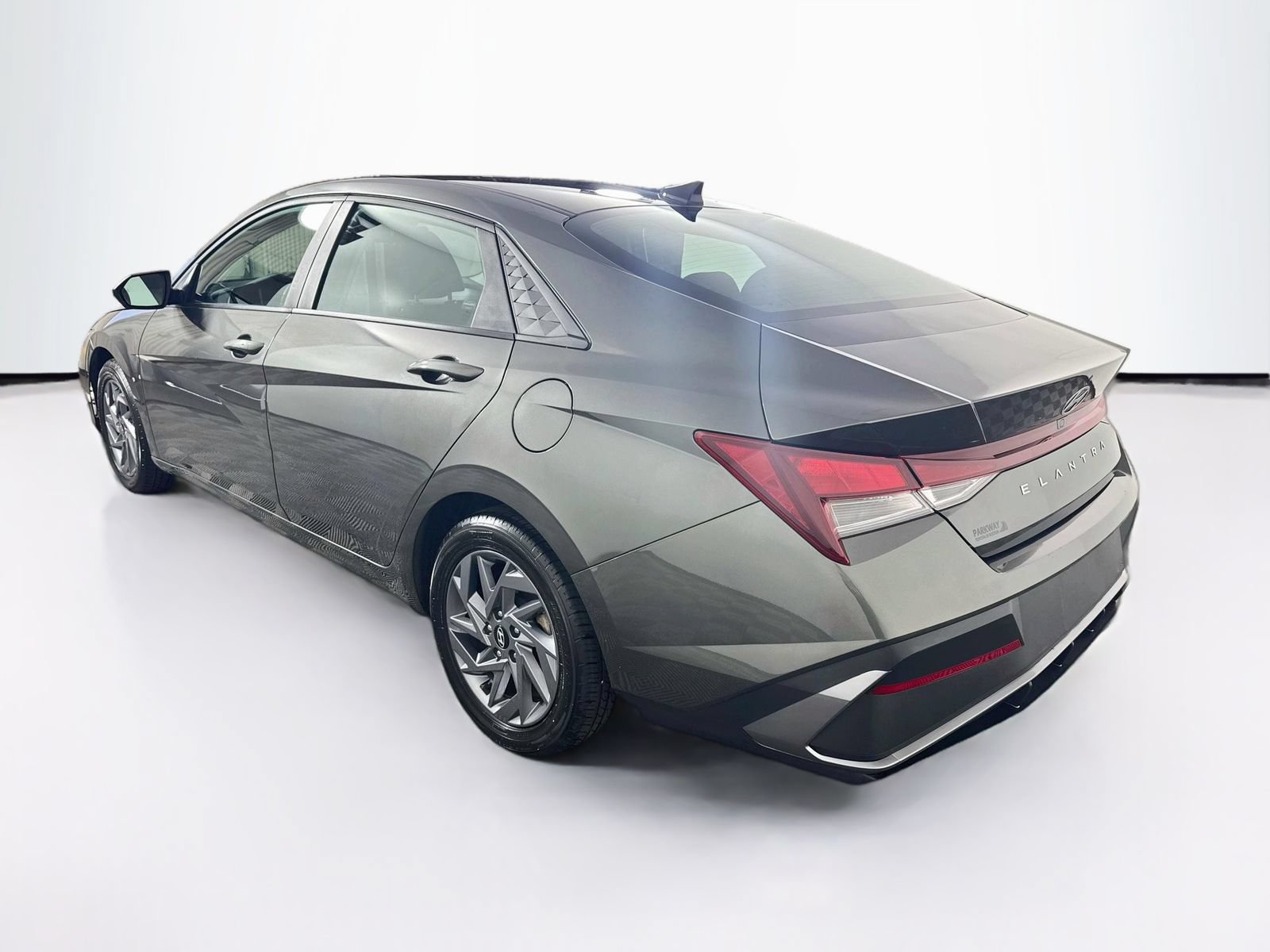 Used 2024 Hyundai Elantra SEL FWD image 5