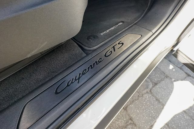 Used 2022 Porsche Cayenne GTS AWD/4WD image 90