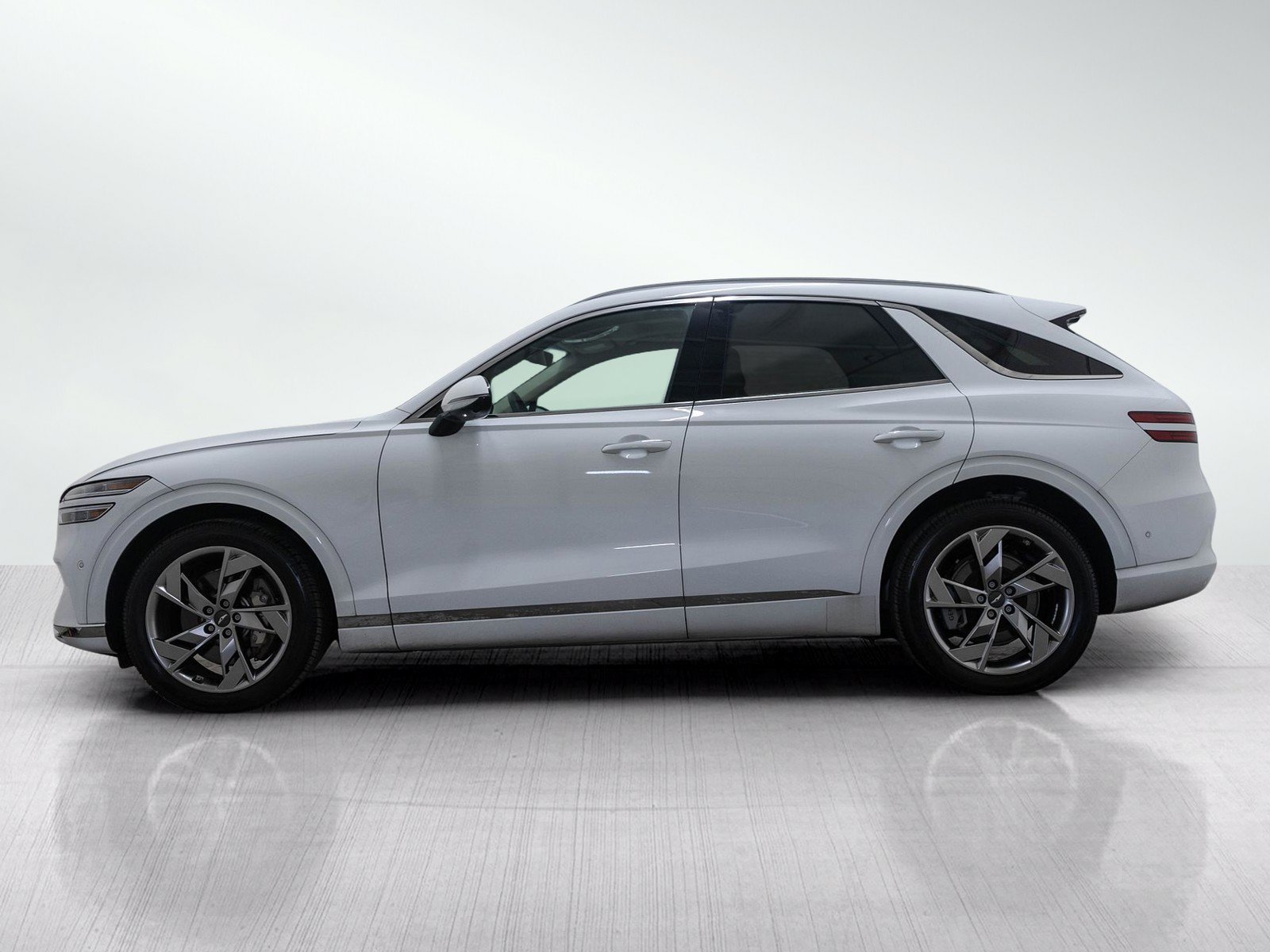 Used 2024 Genesis Electrified GV70 AWD/4WD image 3