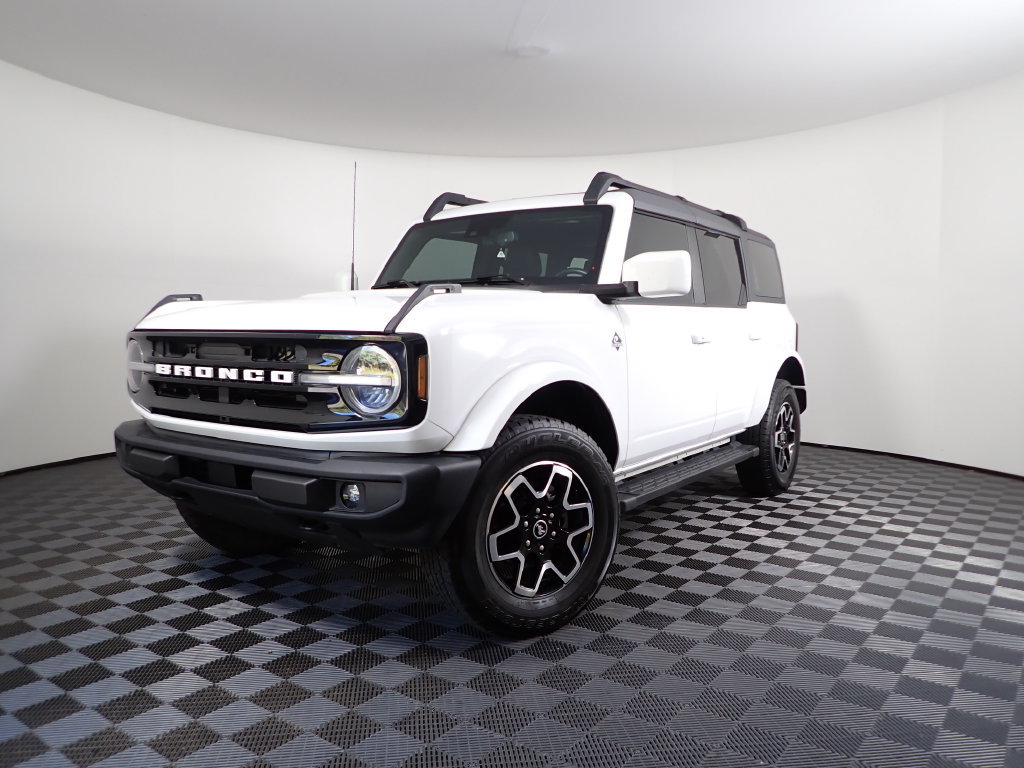 Used 2024 Ford Bronco Outer Banks AWD/4WD image 2
