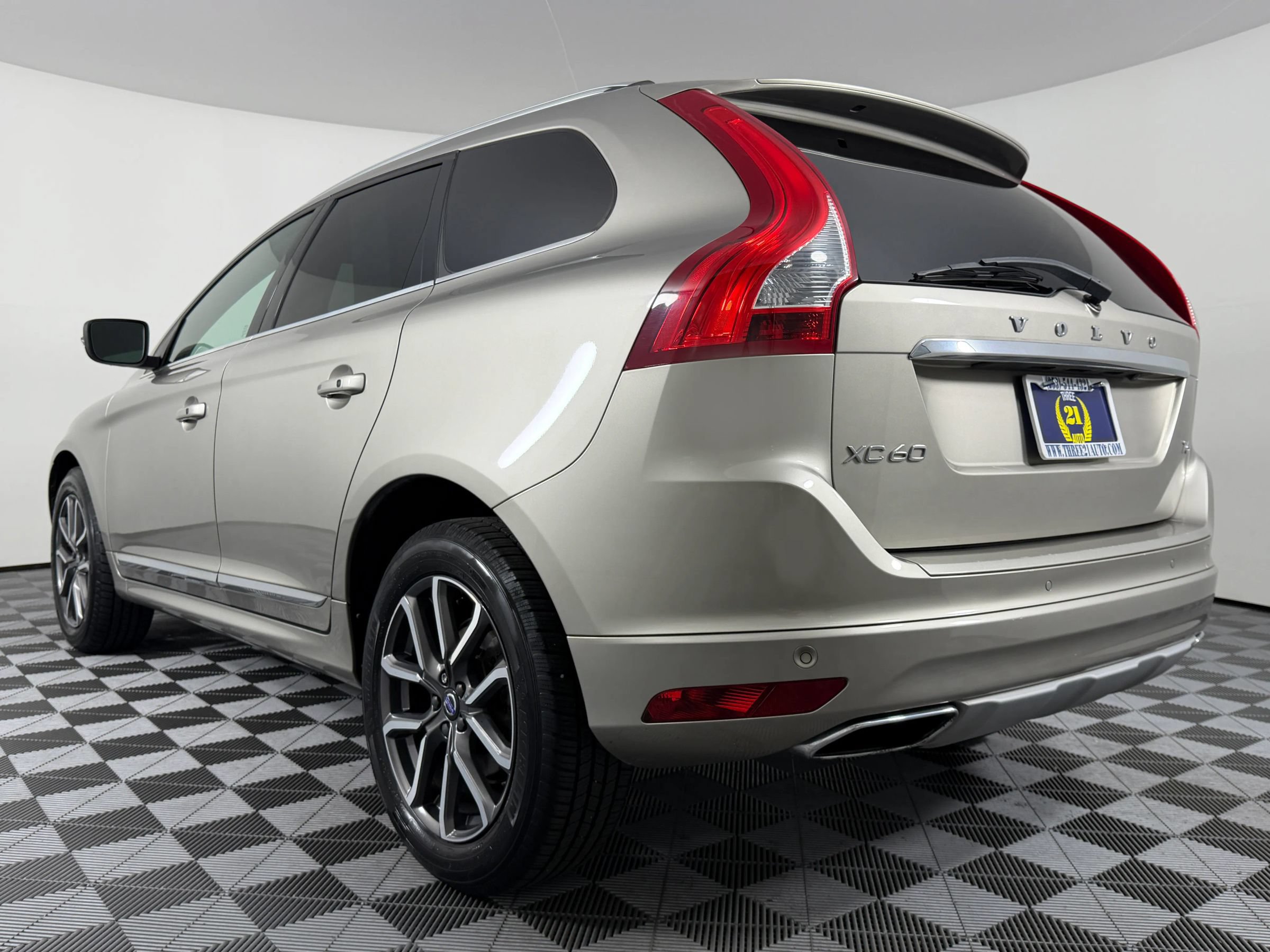 Used 2016 Volvo XC60 T6 Platinum FWD image 7