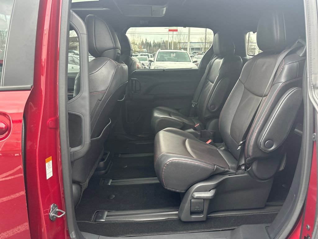 Used 2025 Toyota Sienna XSE w/ XSE Premium Package image 13
