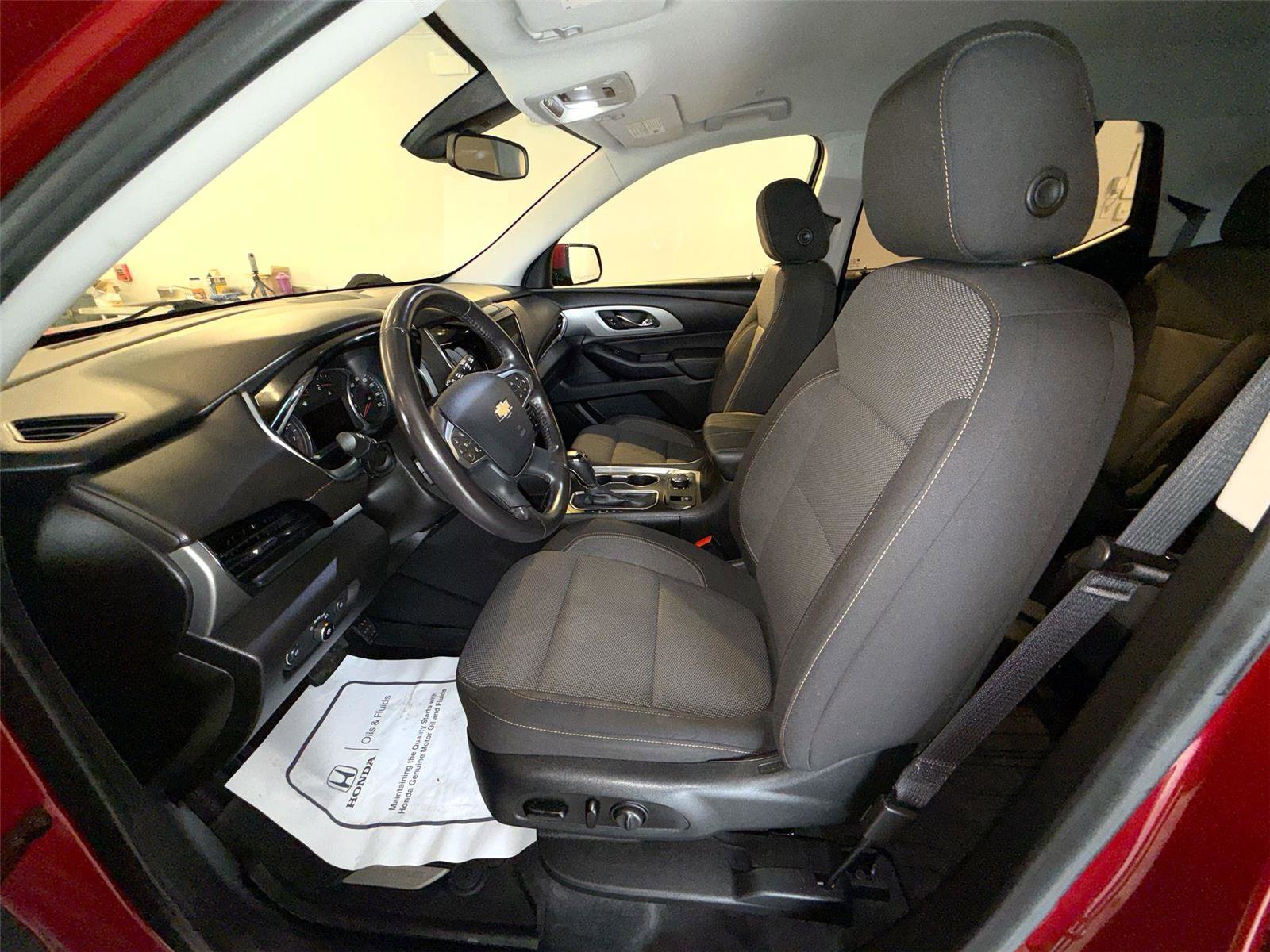 Used 2020 Chevrolet Traverse LT w/ Driver Confidence II Package image 13