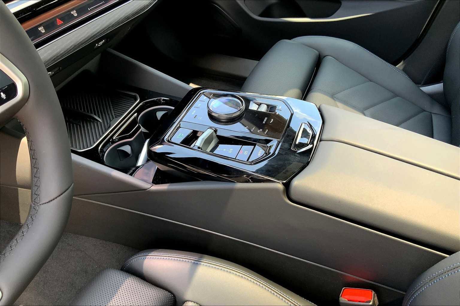 New 2026 BMW i5 eDrive40 w/ M Sport Package image 8