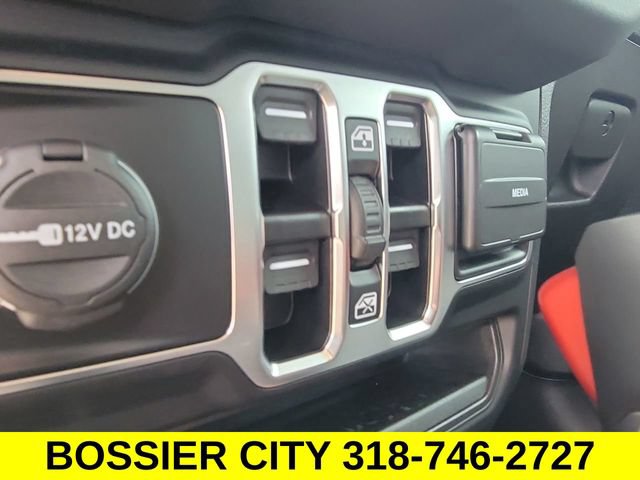 Used 2024 Jeep Wrangler Unlimited Sahara w/ Safety Group AWD/4WD image 23