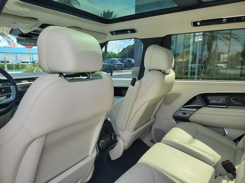 Used 2025 Land Rover Range Rover Long Wheelbase SE AWD/4WD image 17