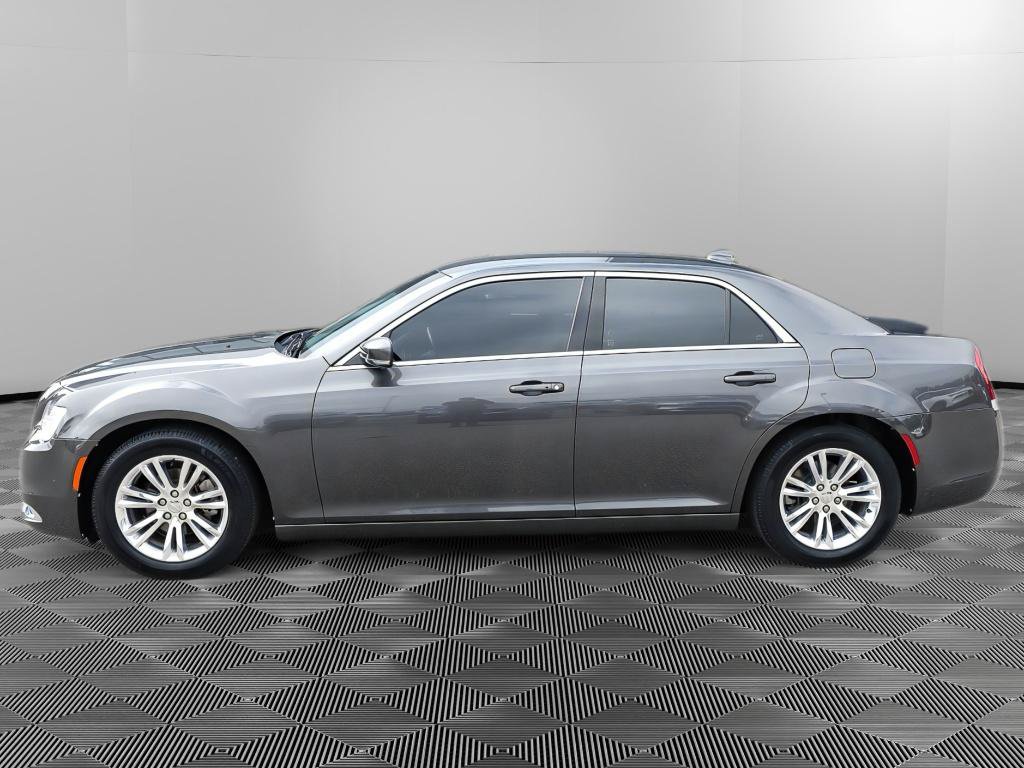 Used 2021 Chrysler 300 Touring L RWD image 3