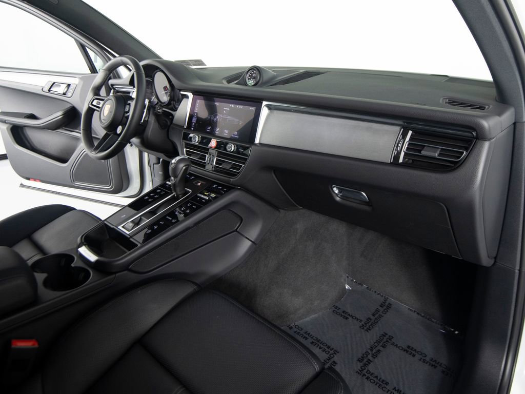 Certified 2026 Porsche Macan AWD/4WD image 29