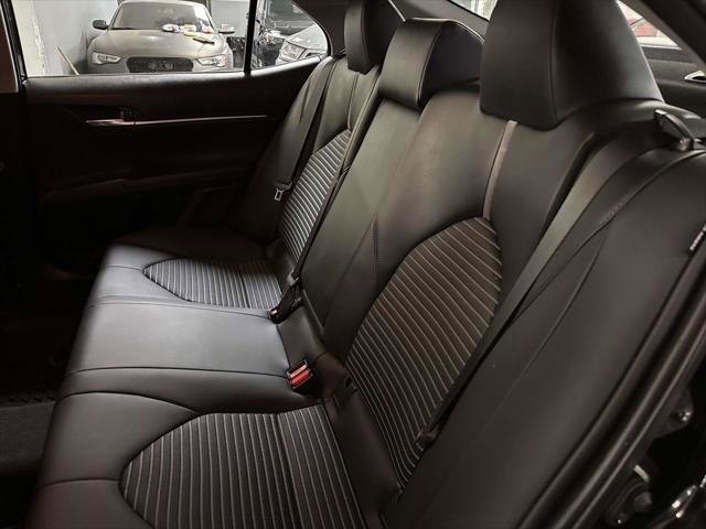 Used 2023 Toyota Camry SE w/ Cold Weather Package FWD image 16