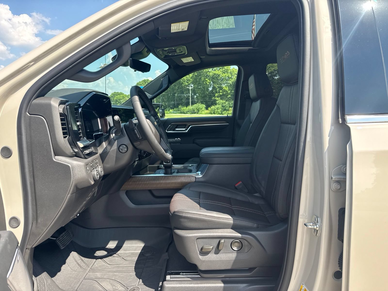 New 2026 Chevrolet Silverado 1500 High Country w/ Technology Package AWD/4WD image 18