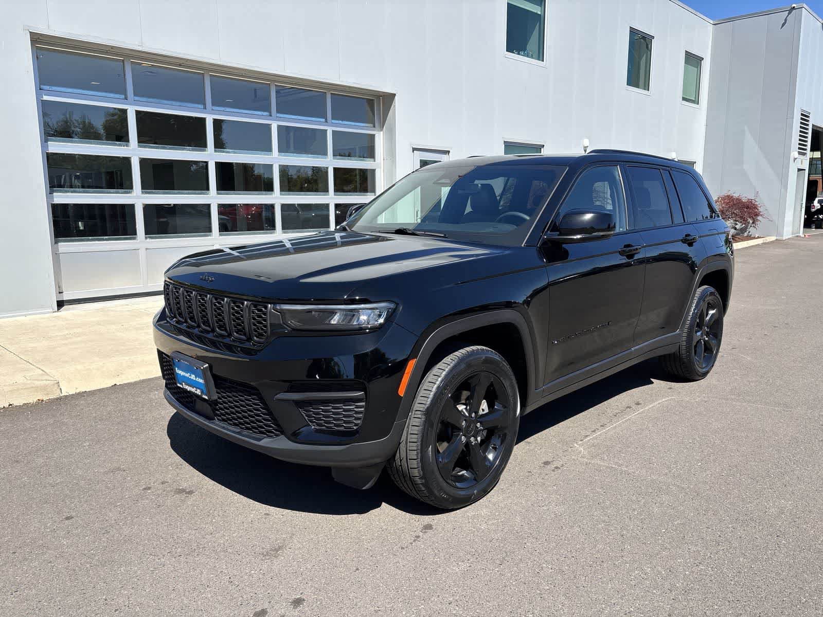 Certified 2023 Jeep Grand Cherokee Altitude AWD/4WD image 1