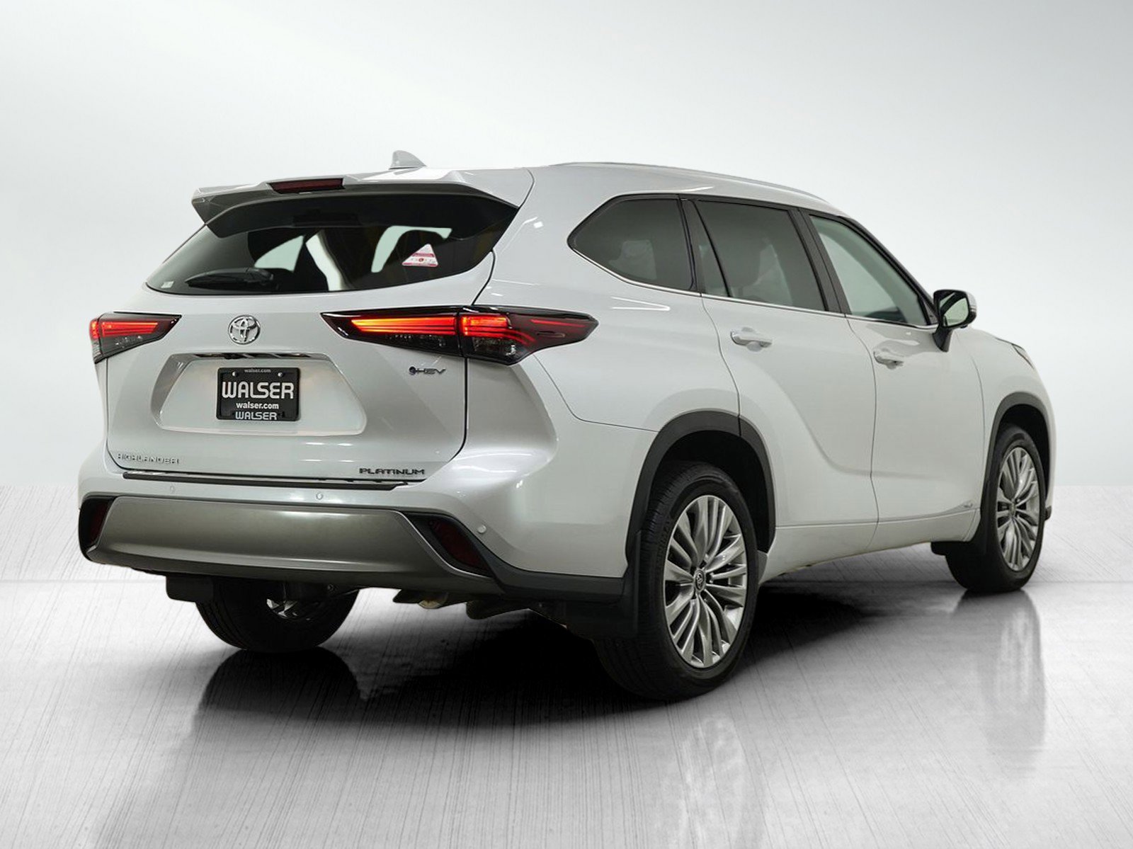 Used 2025 Toyota Highlander Platinum AWD/4WD image 5
