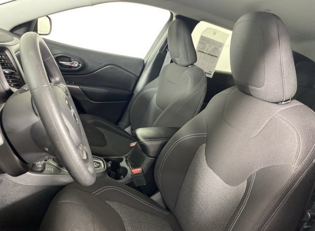 Used 2019 Jeep Cherokee Latitude w/ Popular Appearance Group AWD/4WD image 16