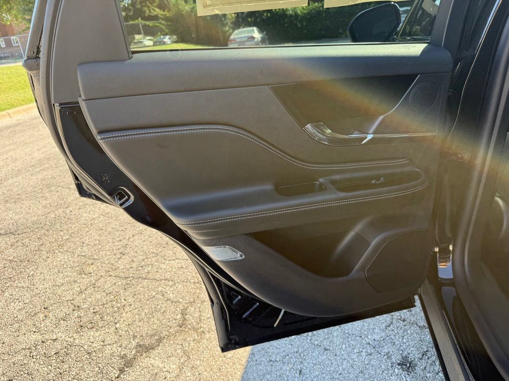 Used 2025 Lincoln Corsair AWD image 30
