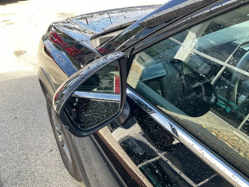 Used 2024 Nissan Pathfinder SV image 34