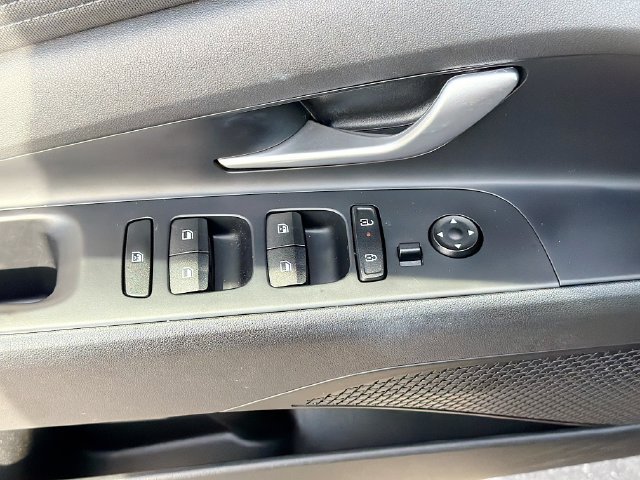 Certified 2025 Hyundai Elantra SEL FWD image 19