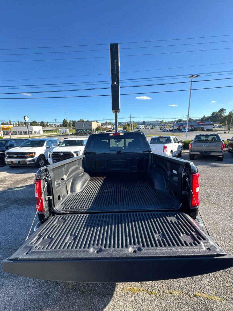 Used 2025 RAM 1500 Big Horn AWD/4WD image 30