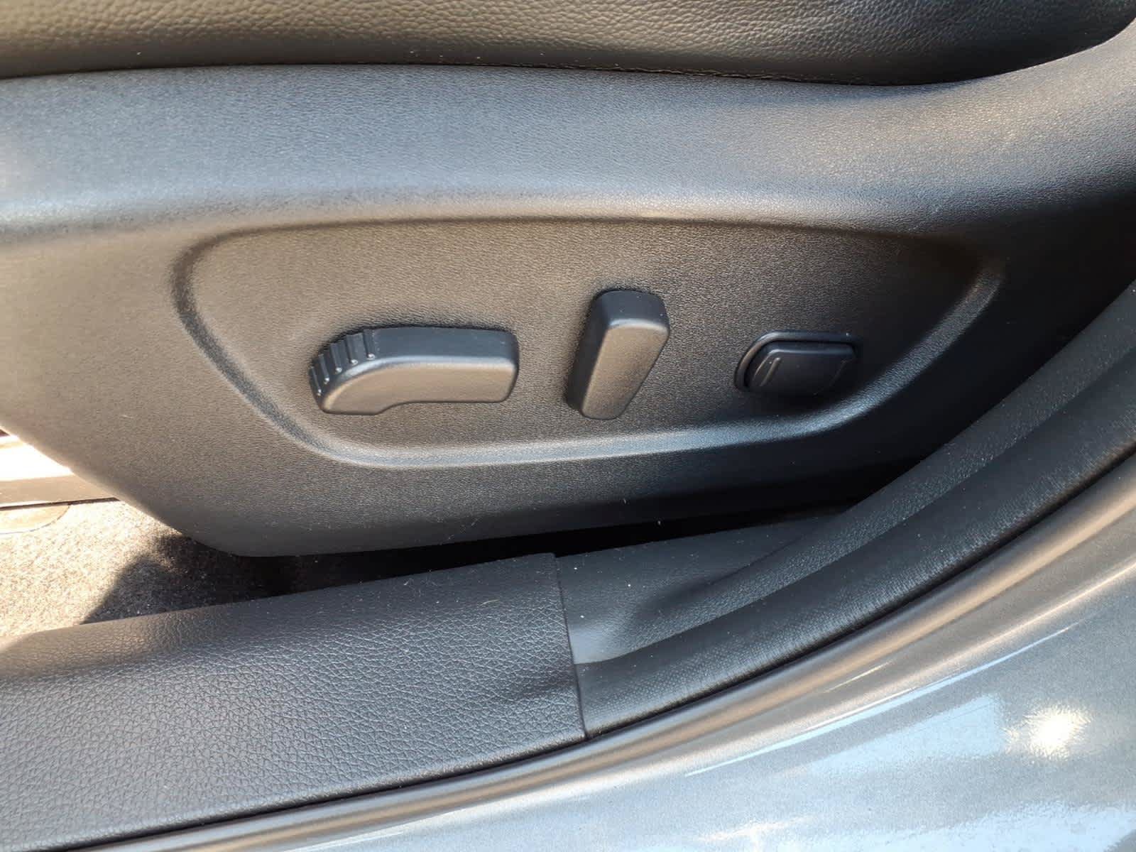 Certified 2018 Nissan Rogue Sport SV AWD/4WD image 17