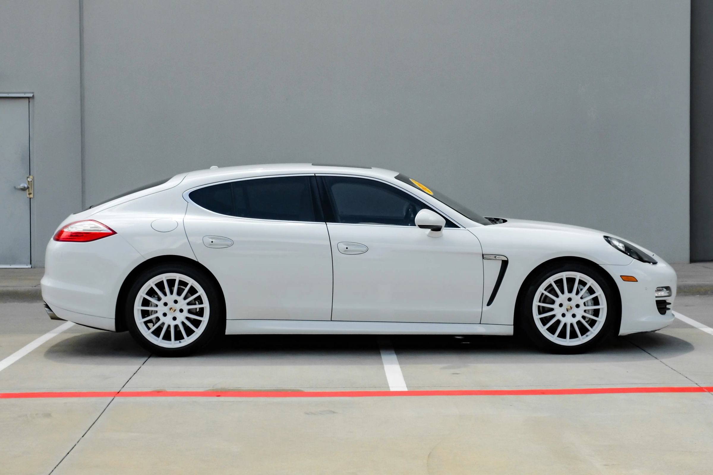 Used 2013 Porsche Panamera S RWD image 3