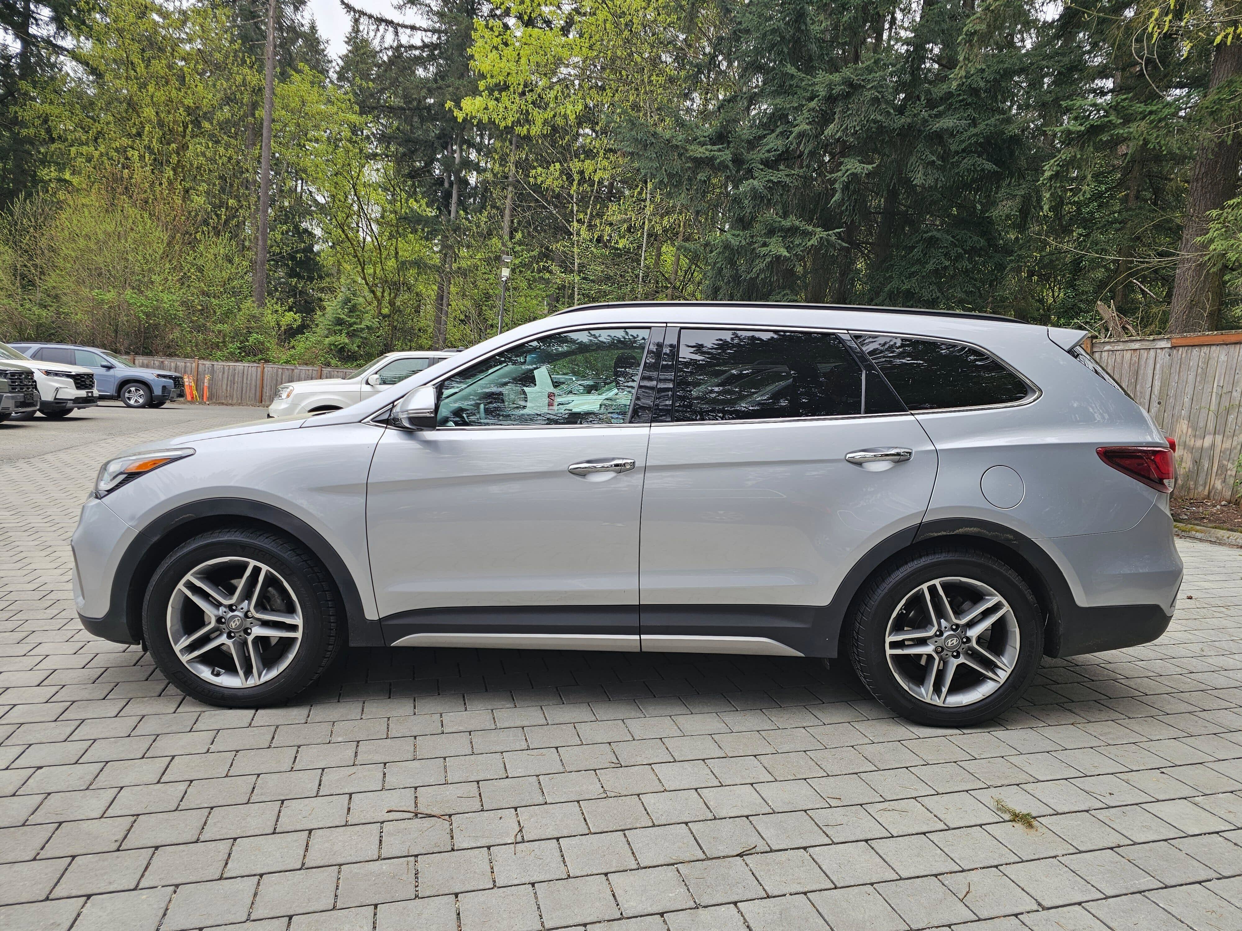 Used 2017 Hyundai Santa Fe Limited AWD/4WD image 4