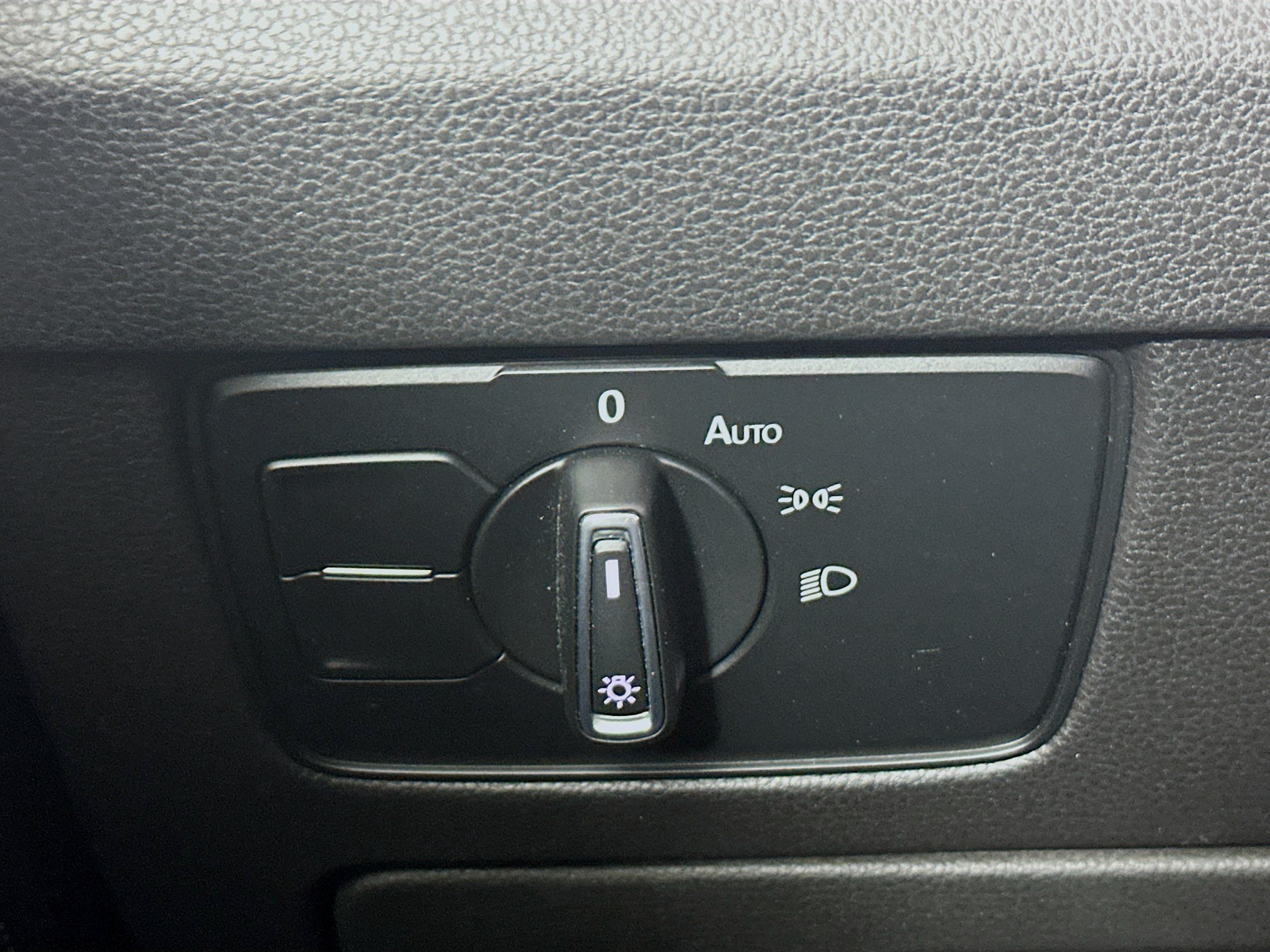 Used 2022 Volkswagen Arteon SE FWD image 16