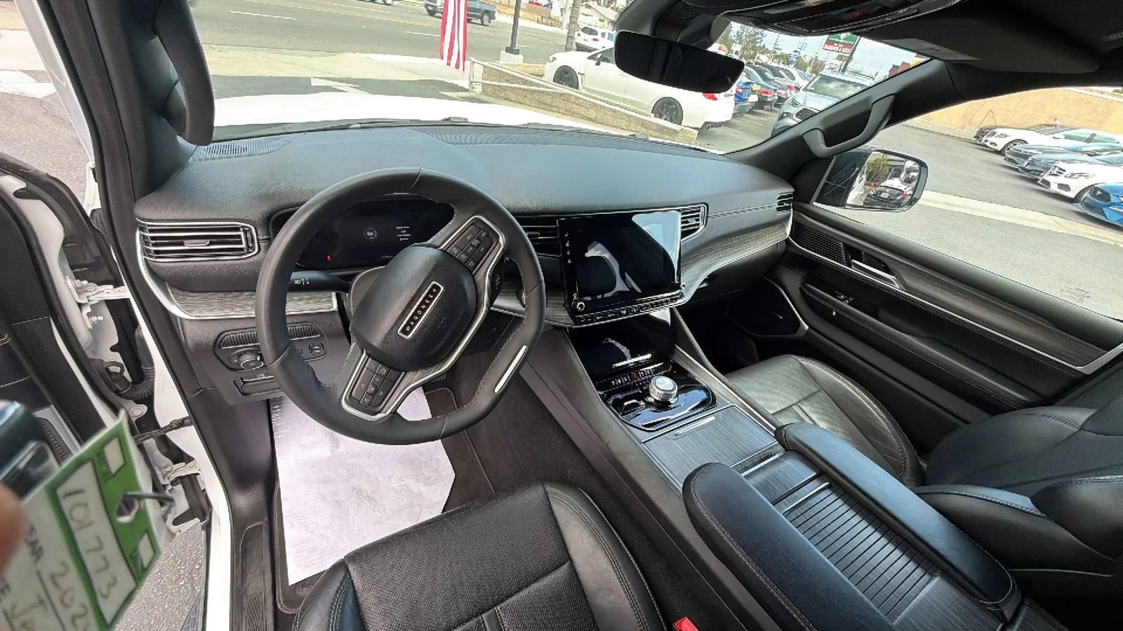 Used 2024 Jeep Wagoneer L Series II w/ Flexible Seating Group AWD/4WD image 9