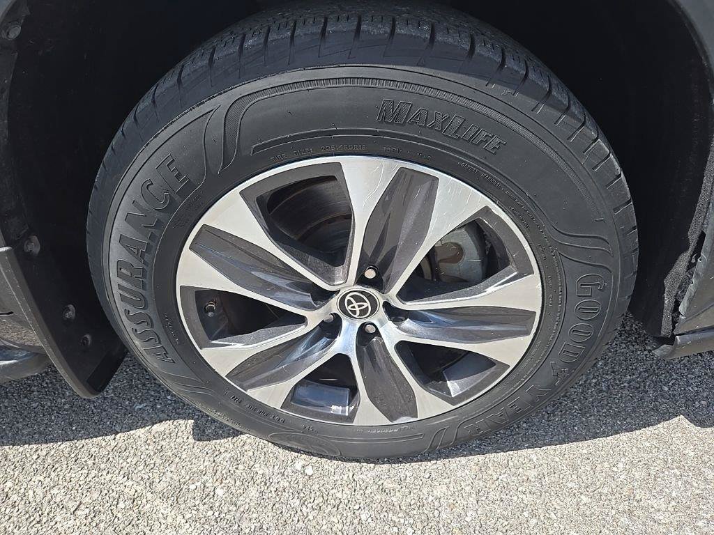 Used 2022 Toyota Highlander XLE FWD image 9