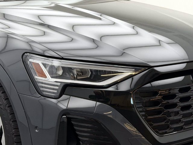 Used 2024 Audi Q8 e-tron Premium Plus w/ Premium Plus Package AWD/4WD image 9