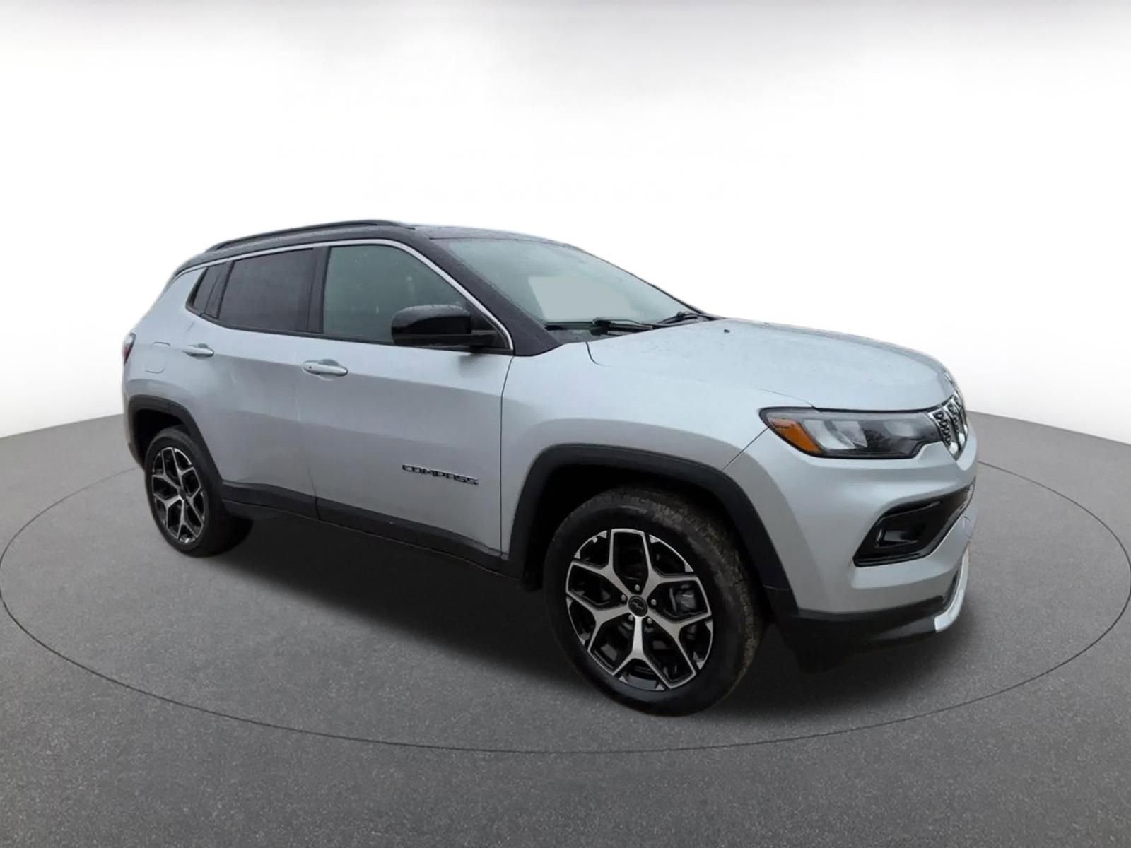 Used 2025 Jeep Compass Limited AWD/4WD image 2